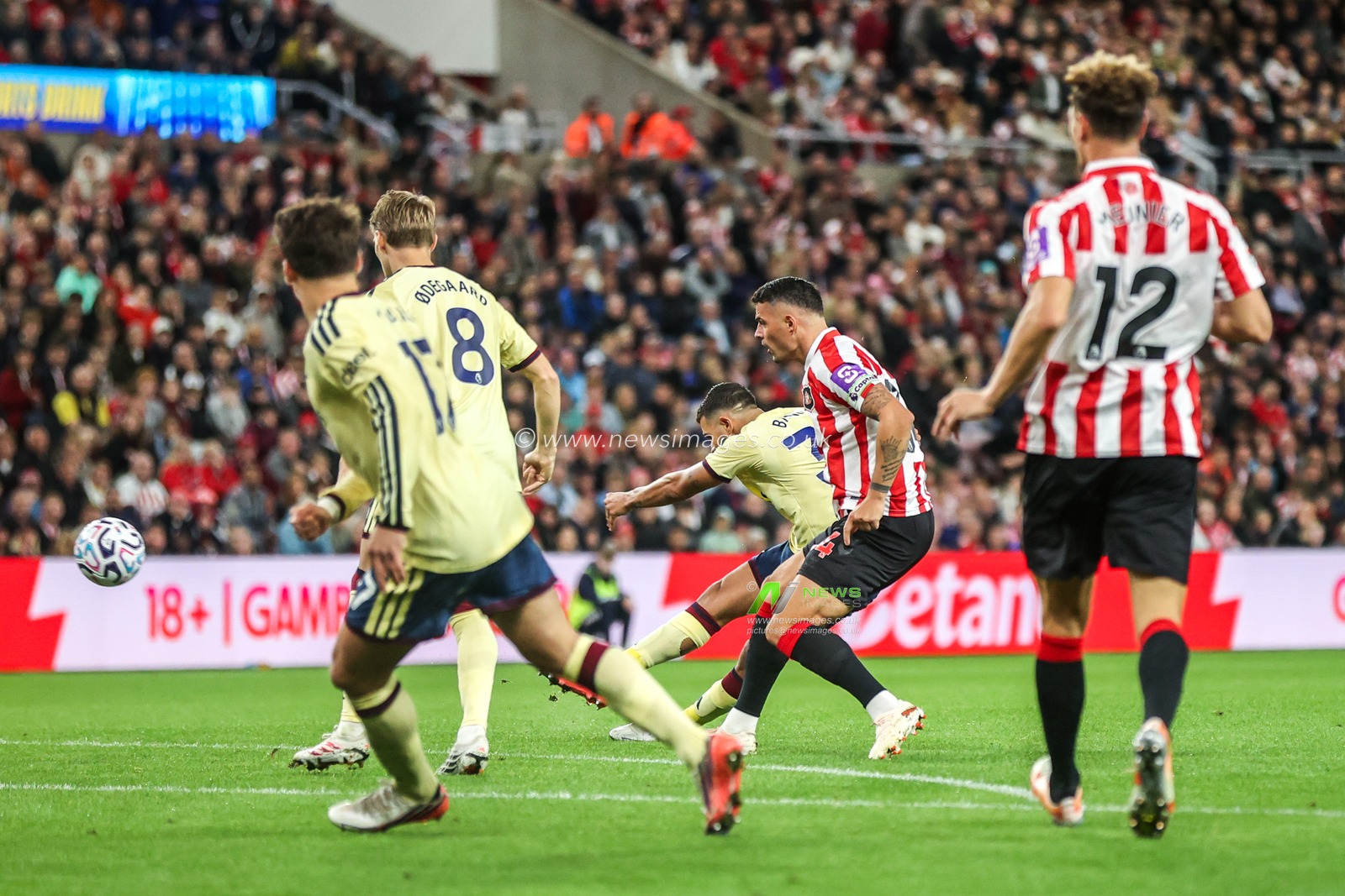 Malick Fofana of Sunderland scores to make it 0-1 during the Premier League match Sunderland vs Arsenal at Stadium Of Light, Sunderland, United Kingdom on 12 September 2026

(Photo by Alfie Cosgrove/News Images)