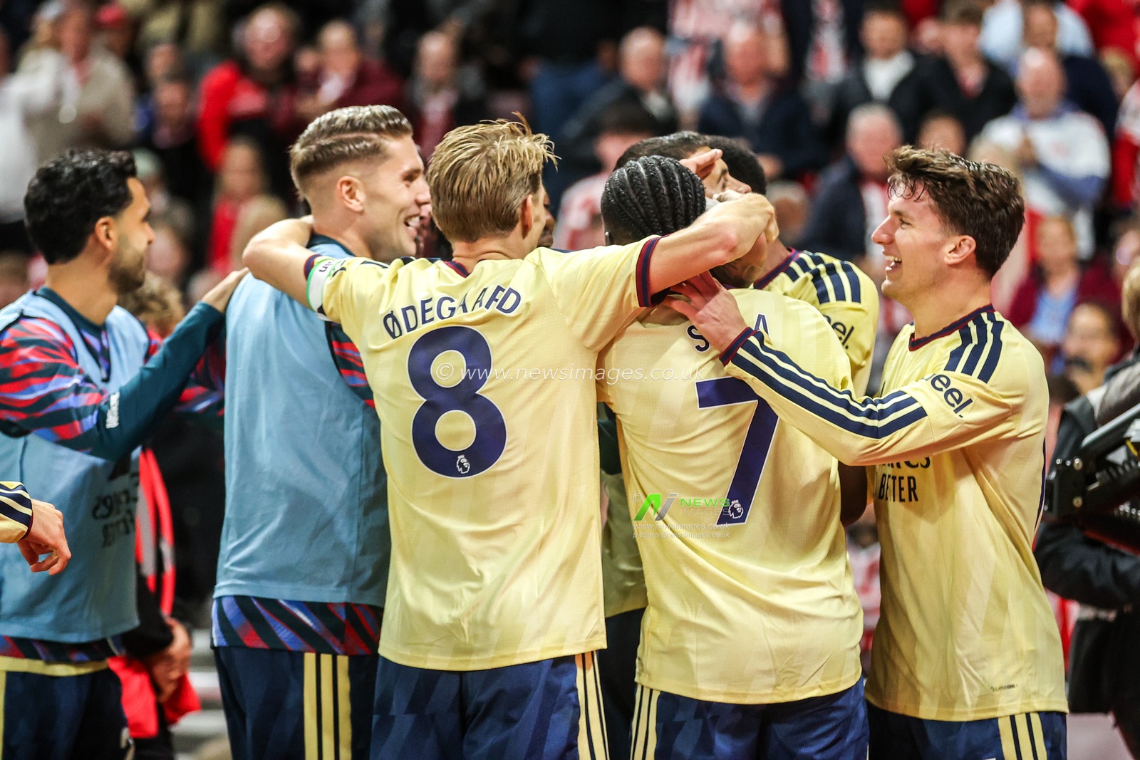 Bruno Guimaraes of Arsenal celebrates his goal to make it 0-1 during the Premier League match Sunderland vs Arsenal at Stadium Of Light, Sunderland, United Kingdom on 12 September 2026

(Photo by Alfie Cosgrove/News Images)