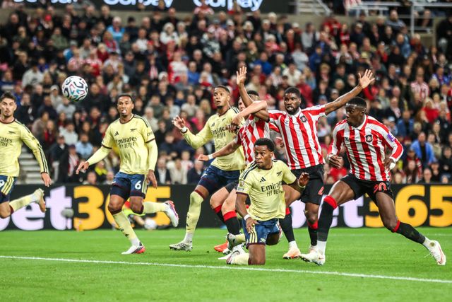 Jurrien Timber of Arsenal heads the ball into the net but his goal is ruled out for offside during the Premier League match Sunderland vs Arsenal at Stadium Of Light, Sunderland, United Kingdom on 12 September 2026

(Photo by Alfie Cosgrove/News Images)