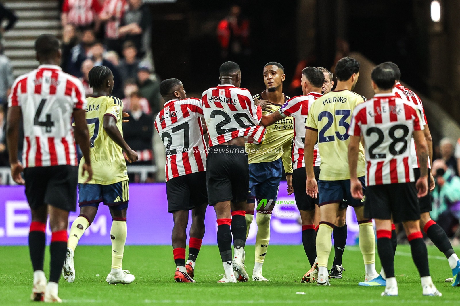 An altercation between Ezri Konsa of Arsenal and Nordi Mukiele of Sunderland during the Premier League match Sunderland vs Arsenal at Stadium Of Light, Sunderland, United Kingdom on 12 September 2026

(Photo by Alfie Cosgrove/News Images)