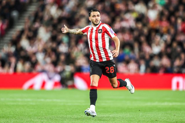 Enzo Le Fee of Sunderland gives his team instructions during the Premier League match Sunderland vs Arsenal at Stadium Of Light, Sunderland, United Kingdom on 12 September 2026

(Photo by Alfie Cosgrove/News Images)
