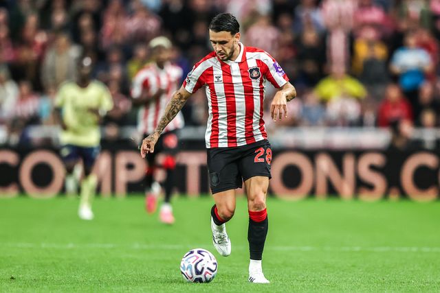 Enzo Le Fee of Sunderland breaks with the ball during the Premier League match Sunderland vs Arsenal at Stadium Of Light, Sunderland, United Kingdom on 12 September 2026

(Photo by Alfie Cosgrove/News Images)