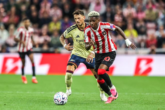 Nilson Angulo of Sunderland breaks with the ball during the Premier League match Sunderland vs Arsenal at Stadium Of Light, Sunderland, United Kingdom on 12 September 2026

(Photo by Alfie Cosgrove/News Images)