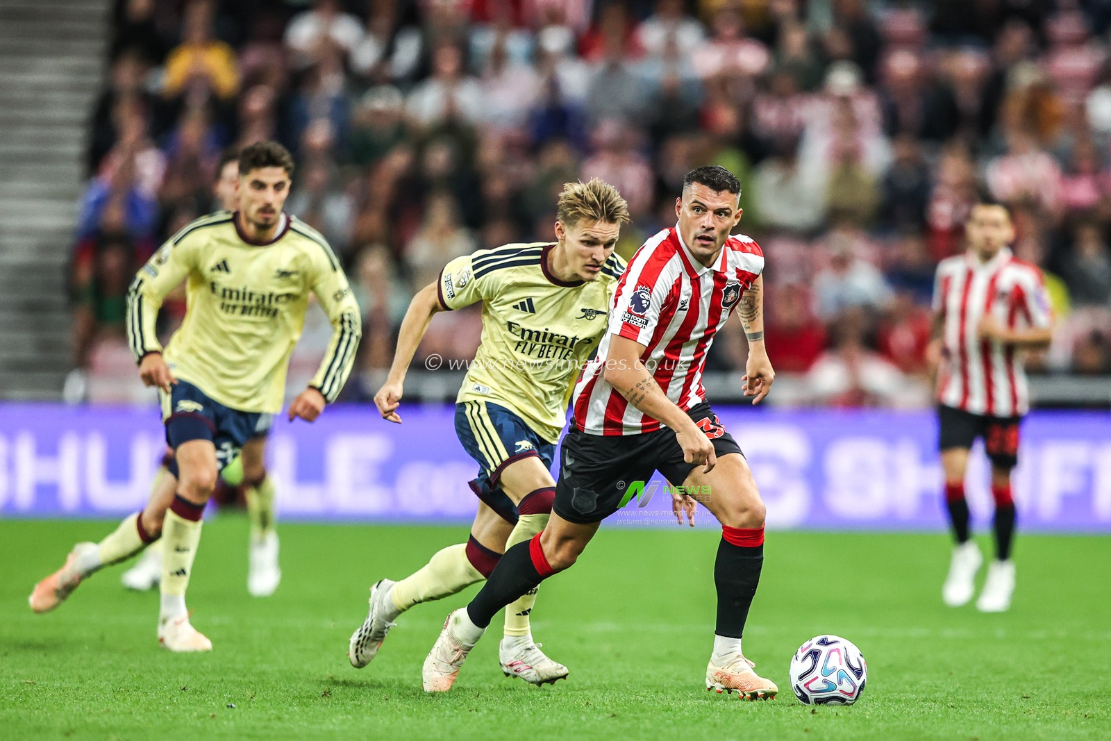 Granit Xhaka of Sunderland breaks with the ball during the Premier League match Sunderland vs Arsenal at Stadium Of Light, Sunderland, United Kingdom on 12 September 2026

(Photo by Alfie Cosgrove/News Images)
