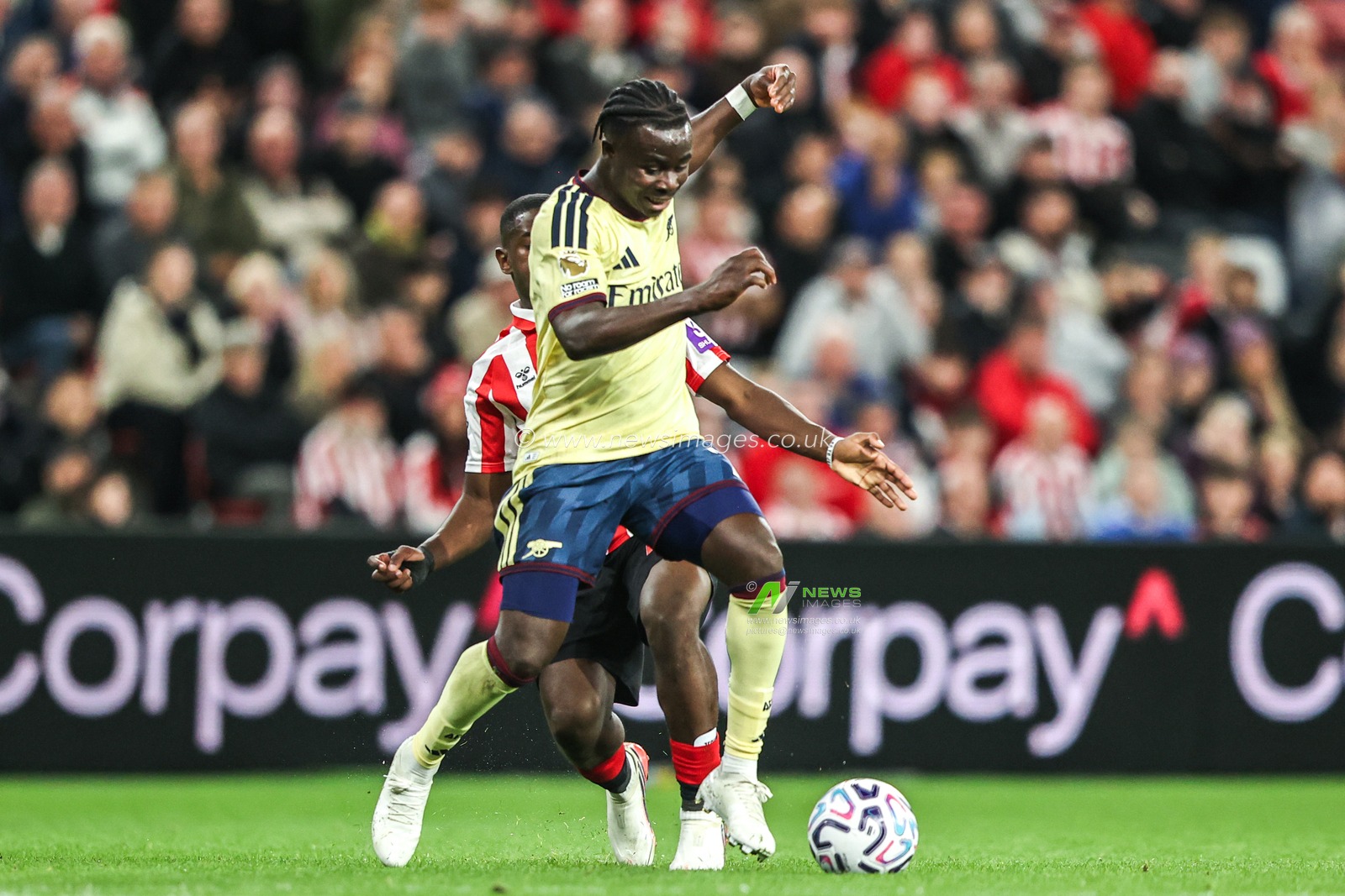 Bukayo Saka of Arsenal and Reinildo Mandava of Sunderland battle for the ball during the Premier League match Sunderland vs Arsenal at Stadium Of Light, Sunderland, United Kingdom on 12 September 2026

(Photo by Alfie Cosgrove/News Images)