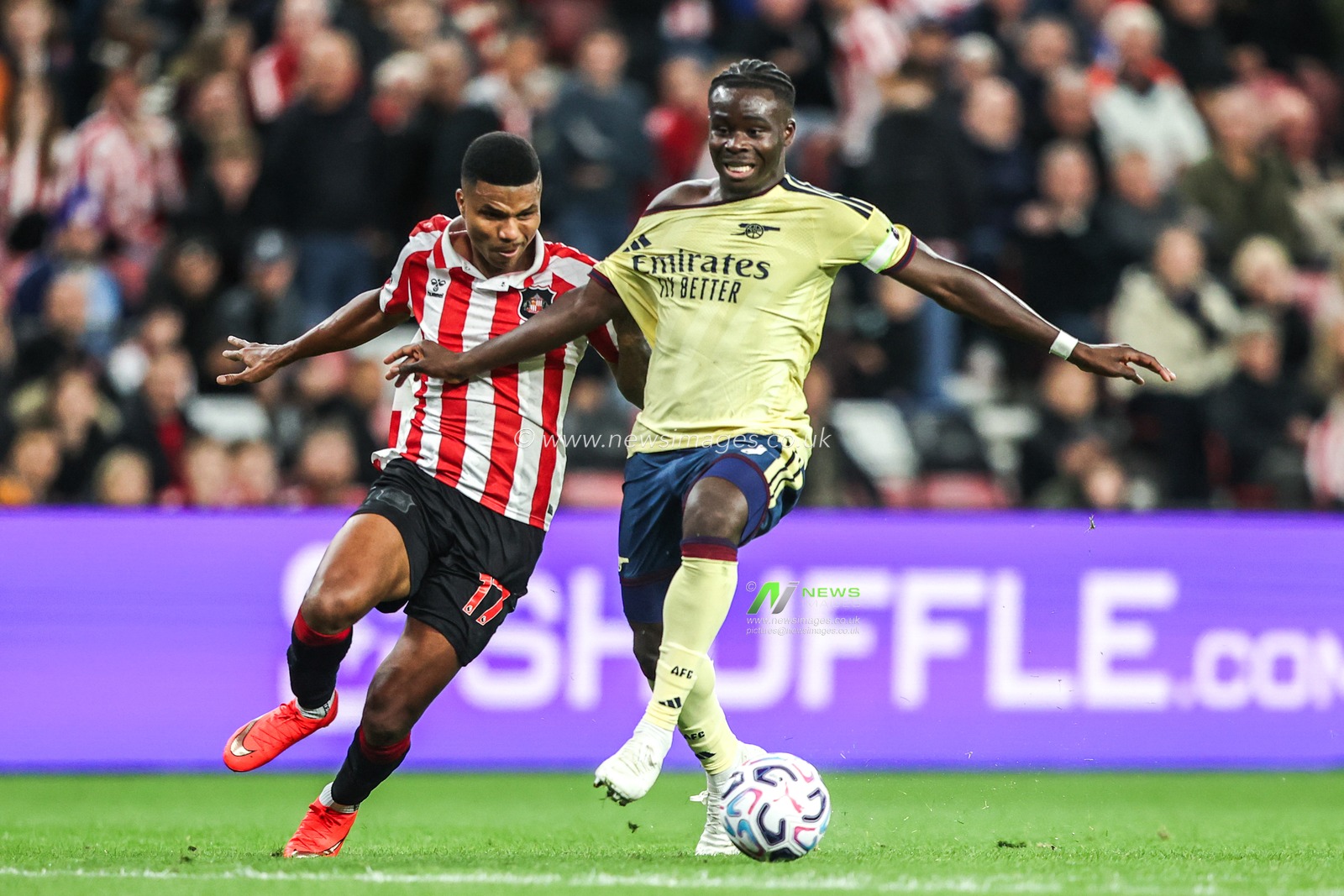 Reinildo Mandava of Sunderland and Bukayo Saka of Arsenal battle for the ball during the Premier League match Sunderland vs Arsenal at Stadium Of Light, Sunderland, United Kingdom on 12 September 2026

(Photo by Alfie Cosgrove/News Images)