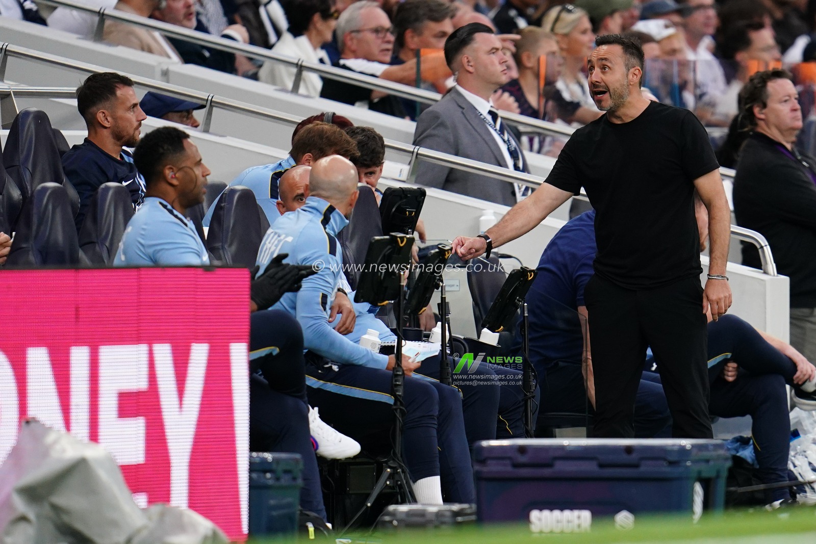 Roberto De Zerbi manager of Tottenham Hotspur during the Premier League match Tottenham Hotspur vs Everton at Tottenham Hotspur Stadium, London, United Kingdom on 12 September 2026

(Photo by Harvey Murphy/News Images)