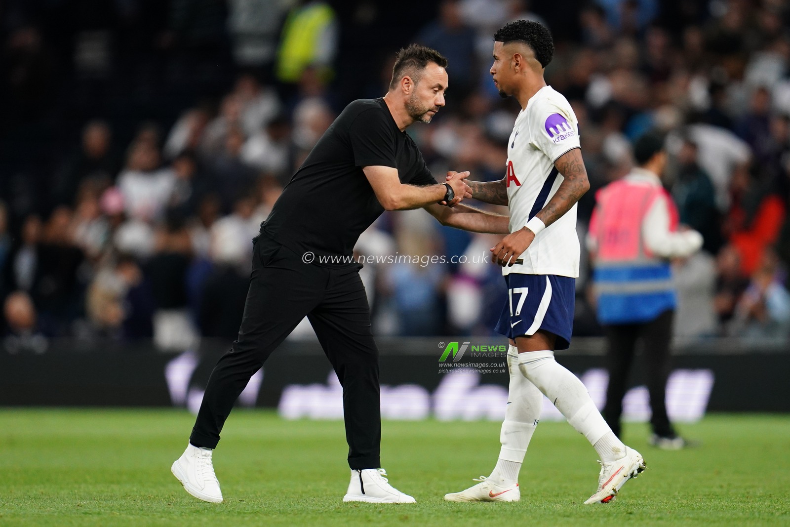 Roberto De Zerbi manager of Tottenham Hotspur and Savio of Tottenham Hotspur at full time during the Premier League match Tottenham Hotspur vs Everton at Tottenham Hotspur Stadium, London, United Kingdom on 12 September 2026

(Photo by Harvey Murphy/News Images)