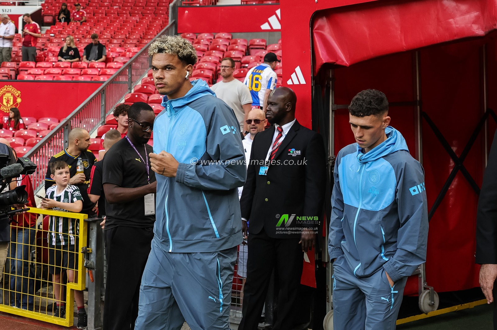 Nico O'Reilly of Manchester City and Phil Foden of Manchester City arrive during the Premier League match Manchester United vs Manchester City at Old Trafford, Manchester, United Kingdom on 13 September 2026

(Photo by Mark Cosgrove/News Images)