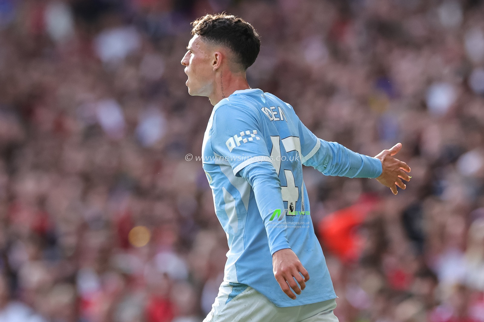 Phil Foden of Manchester City reacts after receiving a red card during the Premier League match Manchester United vs Manchester City at Old Trafford, Manchester, United Kingdom on 13 September 2026

(Photo by Mark Cosgrove/News Images)