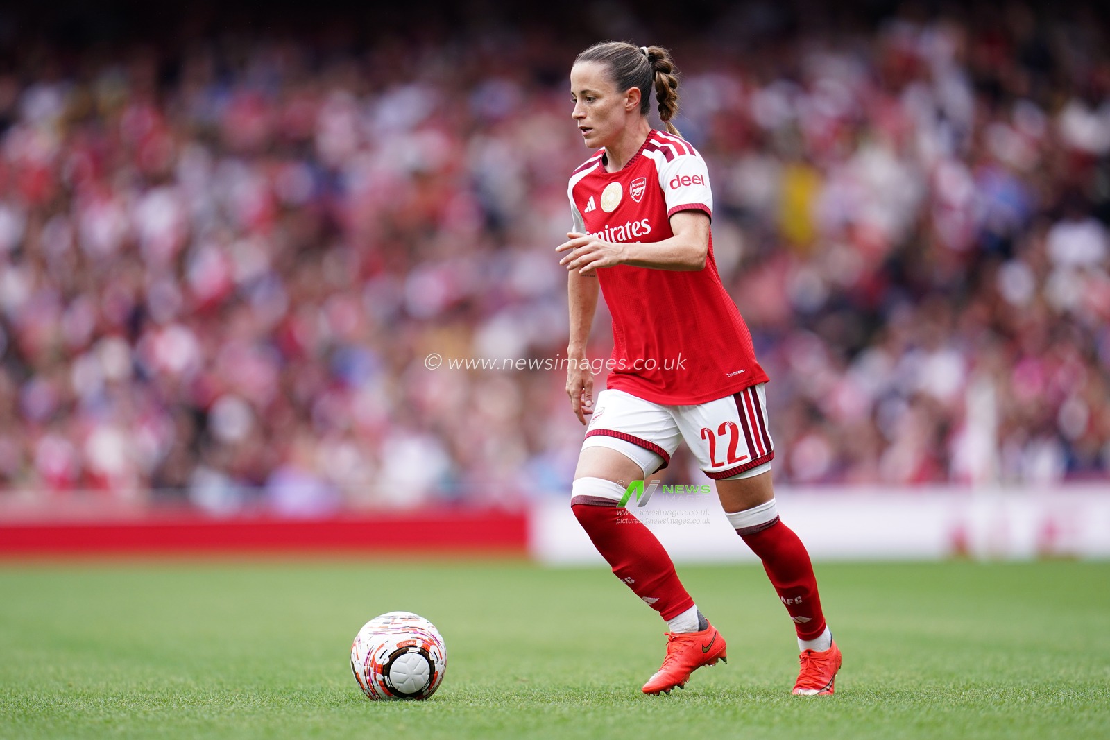 Ona Batlle of Arsenal with the ball during the Women's Super League match Arsenal vs Crystal Palace at Emirates, London, United Kingdom on 13 September 2026

(Photo by Harvey Murphy/News Images)