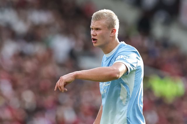 Erling Haaland of Manchester City gives his team instructions during the Premier League match Manchester United vs Manchester City at Old Trafford, Manchester, United Kingdom on 13 September 2026

(Photo by Mark Cosgrove/News Images)