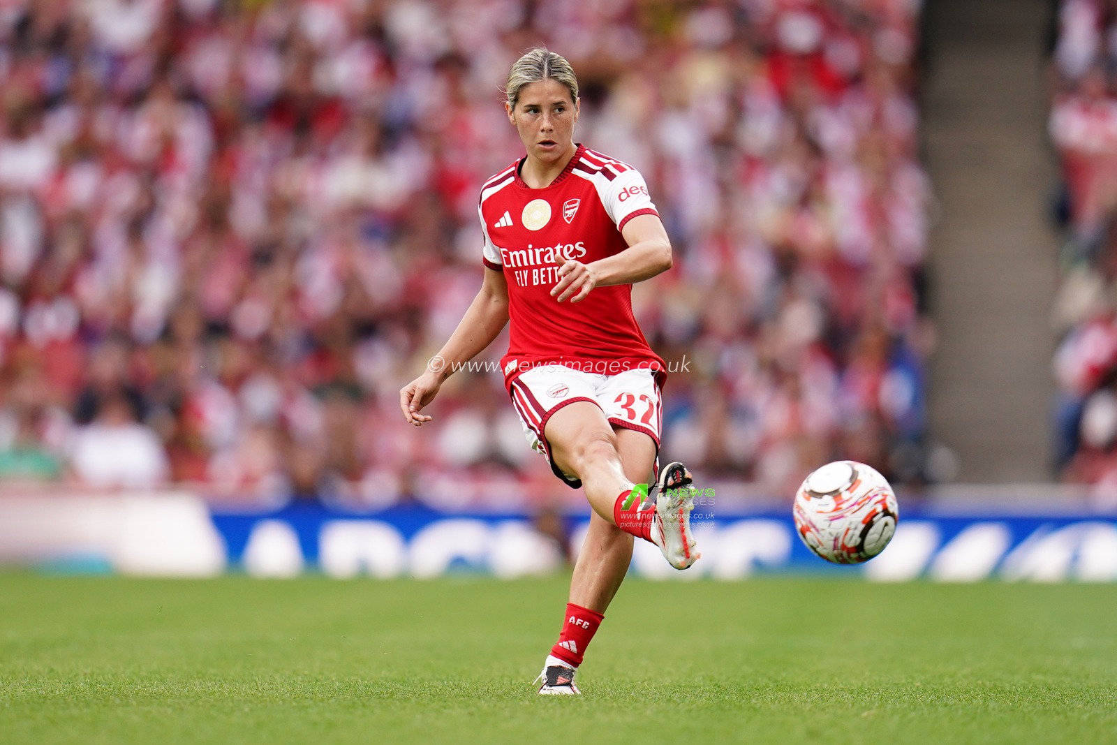 Kyra Cooney-Cross of Arsenal attempts pass during the Women's Super League match Arsenal vs Crystal Palace at Emirates, London, United Kingdom on 13 September 2026

(Photo by Harvey Murphy/News Images)