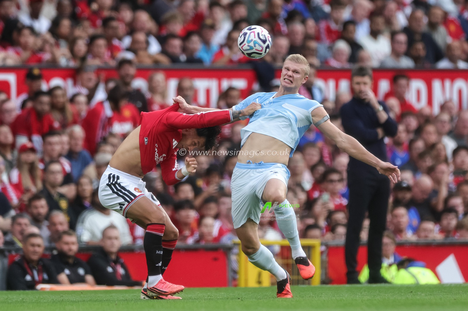 Erling Haaland of Manchester City is fouled by Lisandro Martinez of Manchester United during the Premier League match Manchester United vs Manchester City at Old Trafford, Manchester, United Kingdom on 13 September 2026

(Photo by Mark Cosgrove/News Images)