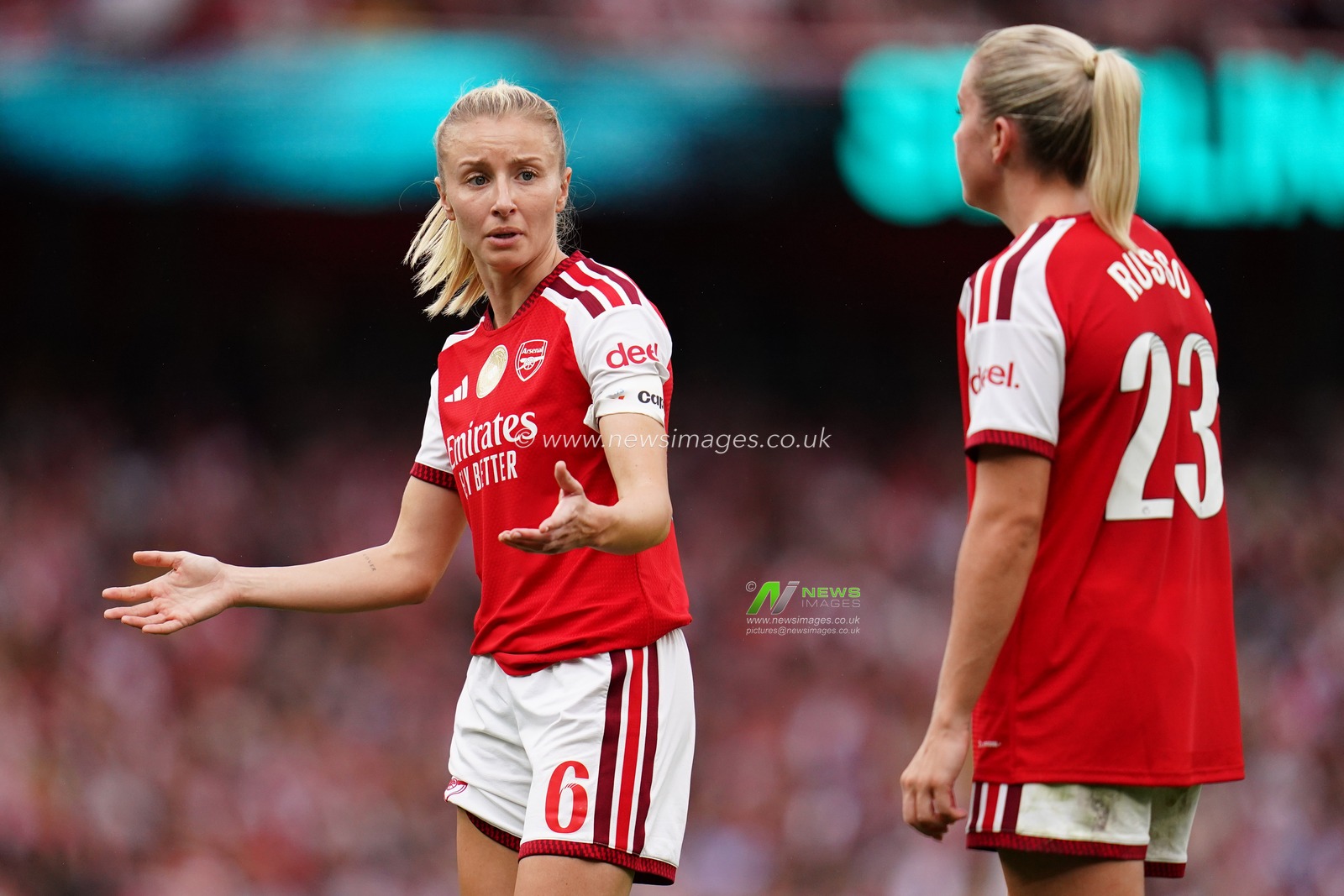 Leah Williamson of Arsenal and Alessia Russo of Arsenal during the Women's Super League match Arsenal vs Crystal Palace at Emirates, London, United Kingdom on 13 September 2026

(Photo by Harvey Murphy/News Images)