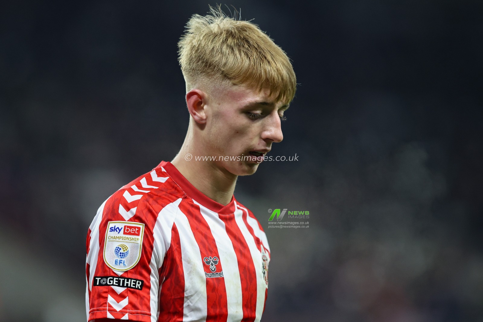 Tom Watson of Sunderland during the Sky Bet Championship match Sunderland vs West Bromwich Albion at Stadium Of Light, Sunderland, United Kingdom, 26th November 2024

(Photo by Alfie Cosgrove/News Images)