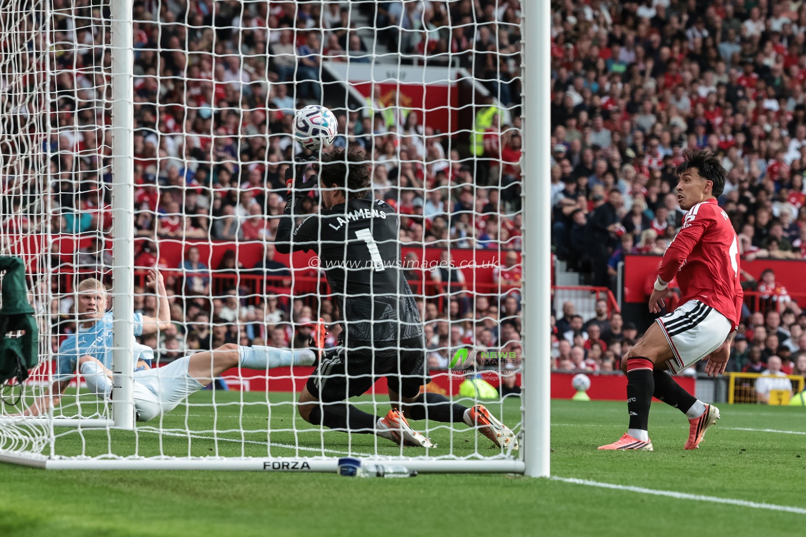 Erling Haaland of Manchester City scores to make it 0-1 during the Premier League match Manchester United vs Manchester City at Old Trafford, Manchester, United Kingdom on 13 September 2026

(Photo by Mark Cosgrove/News Images)
