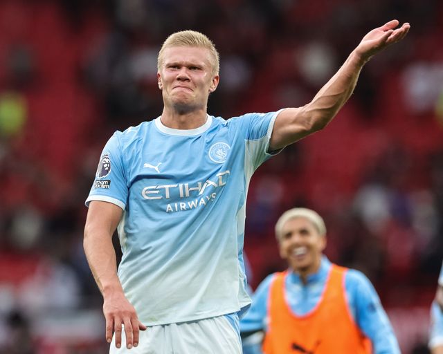 Goalscorer Erling Haaland of Manchester City celebrates the 0-1 win with the City cans during the Premier League match Manchester United vs Manchester City at Old Trafford, Manchester, United Kingdom on 13 September 2026

(Photo by Mark Cosgrove/News Images)