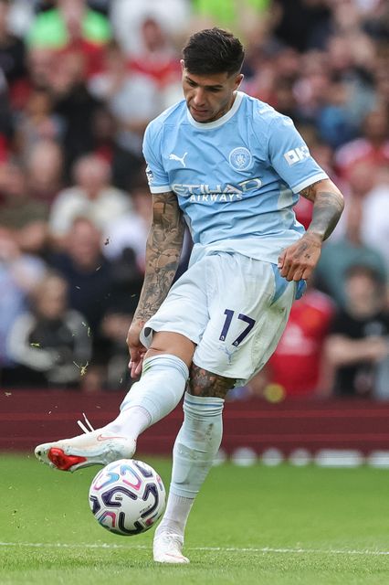 Enzo Fernandez of Manchester City breaks with the ball during the Premier League match Manchester United vs Manchester City at Old Trafford, Manchester, United Kingdom on 13 September 2026

(Photo by Mark Cosgrove/News Images)