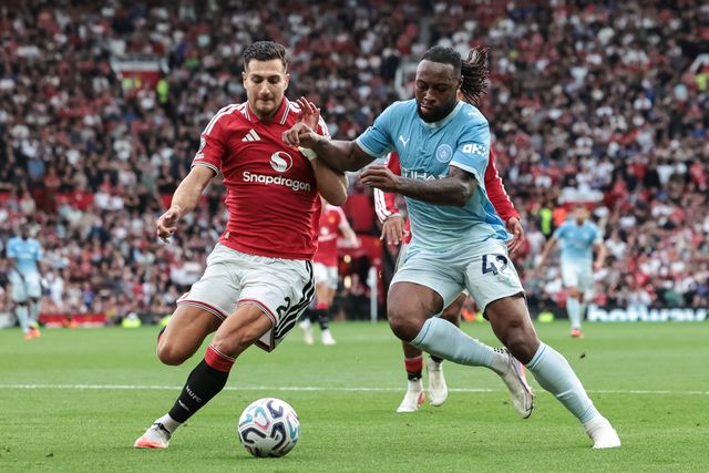 Diogo Dalot of Manchester United holds off Antoine Semenyo of Manchester City during the Premier League match Manchester United vs Manchester City at Old Trafford, Manchester, United Kingdom on 13 September 2026

(Photo by Mark Cosgrove/News Images)