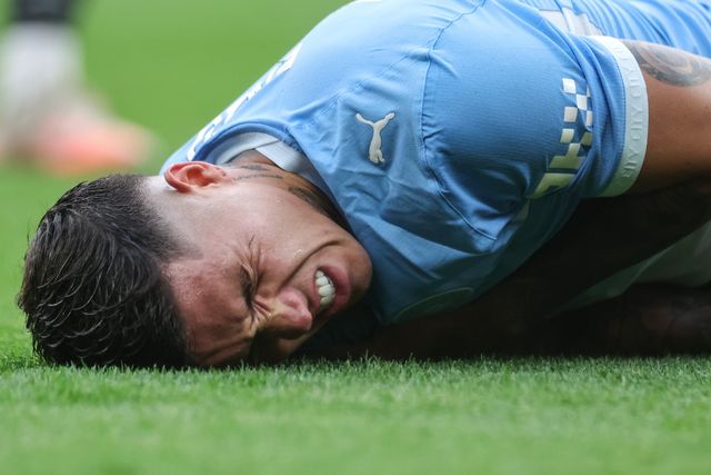 Enzo Fernandez of Manchester City reacts after taking a knock where he received a yellow card during the Premier League match Manchester United vs Manchester City at Old Trafford, Manchester, United Kingdom on 13 September 2026

(Photo by Mark Cosgrove/News Images)