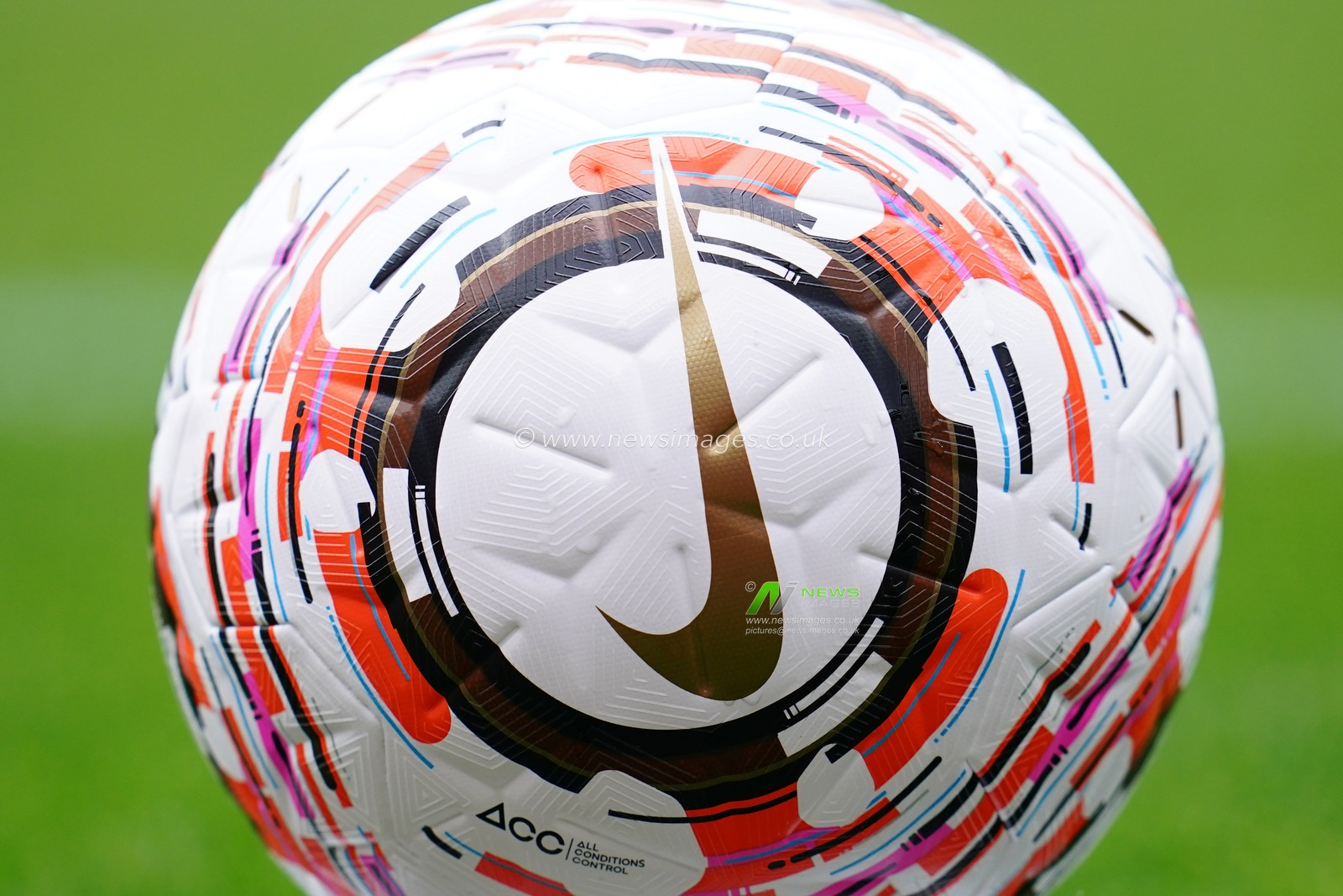 Official women’s super league match ball during the Women's Super League match Arsenal vs Crystal Palace at Emirates, London, United Kingdom on 13 September 2026

(Photo by Harvey Murphy/News Images)
