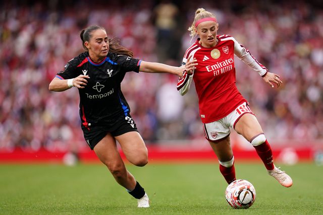 Chloe Kelly of Arsenal and Jamie-Lee Napier of Crystal Palace battle during the Women's Super League match Arsenal vs Crystal Palace at Emirates, London, United Kingdom on 13 September 2026

(Photo by Harvey Murphy/News Images)