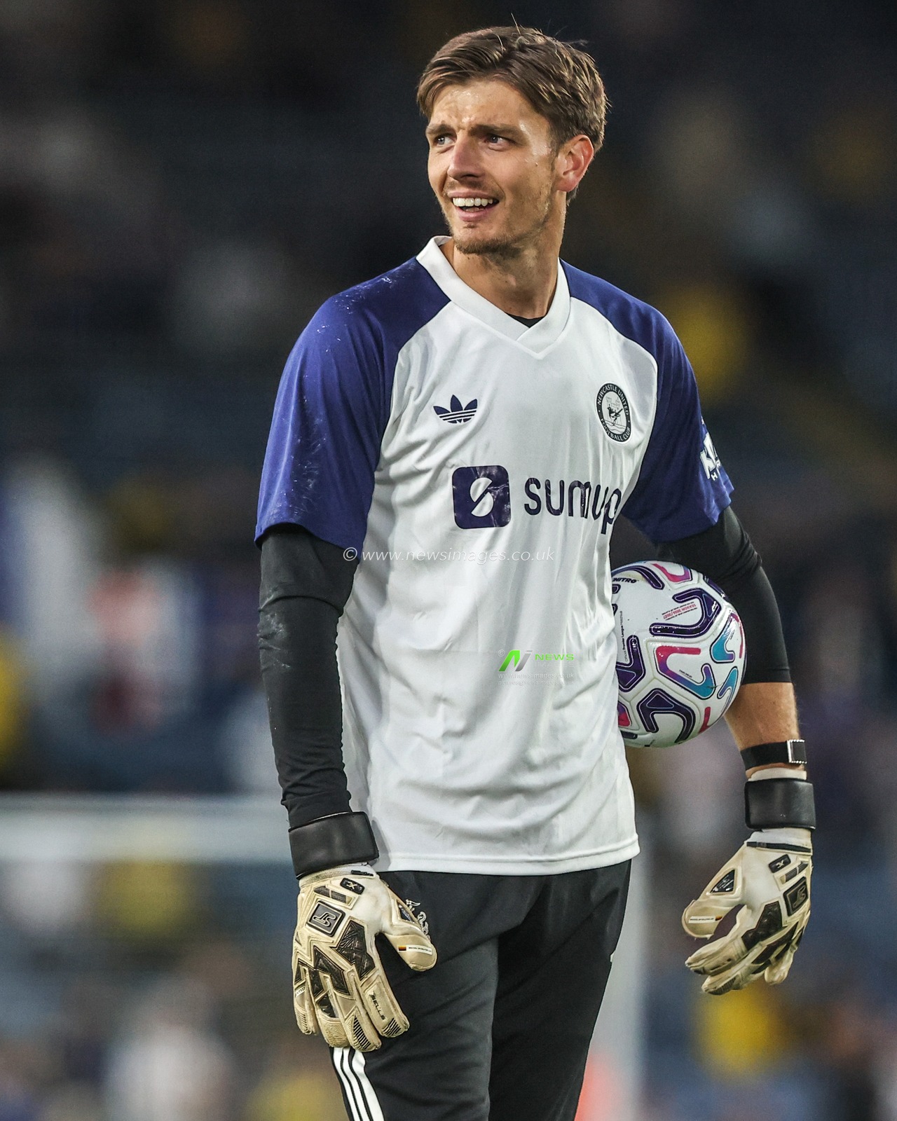 Newcastle United goalkeeper Nick Pope in the pregame warmup session during the Premier League match Leeds United vs Newcastle Untied at Elland Road, Leeds, United Kingdom on 14 September 2026

(Photo by Alfie Cosgrove/News Images)