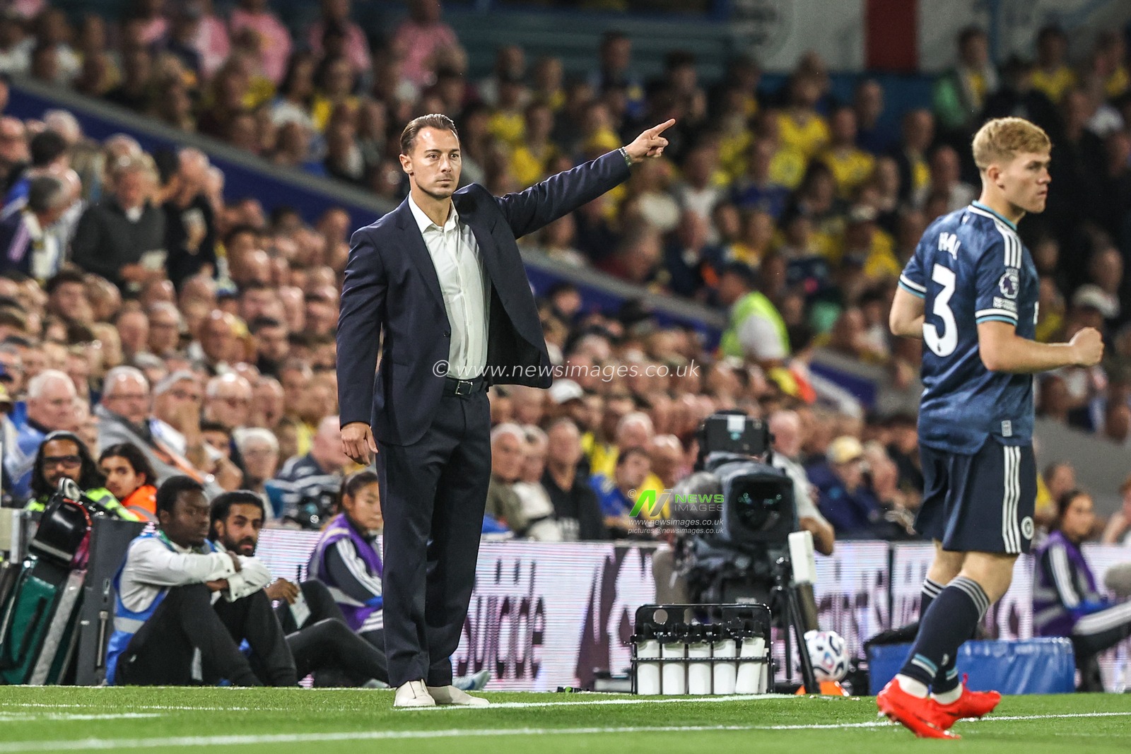Matthias Jaissle manager of Newcastle United gives his team instructions during the Premier League match Leeds United vs Newcastle Untied at Elland Road, Leeds, United Kingdom on 14 September 2026

(Photo by Alfie Cosgrove/News Images)