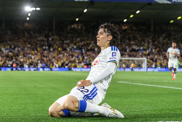Ao Tanaka of Leeds United celebrates his goal to make it 1-0 during the Premier League match Leeds United vs Newcastle Untied at Elland Road, Leeds, United Kingdom on 14 September 2026

(Photo by Alfie Cosgrove/News Images)
