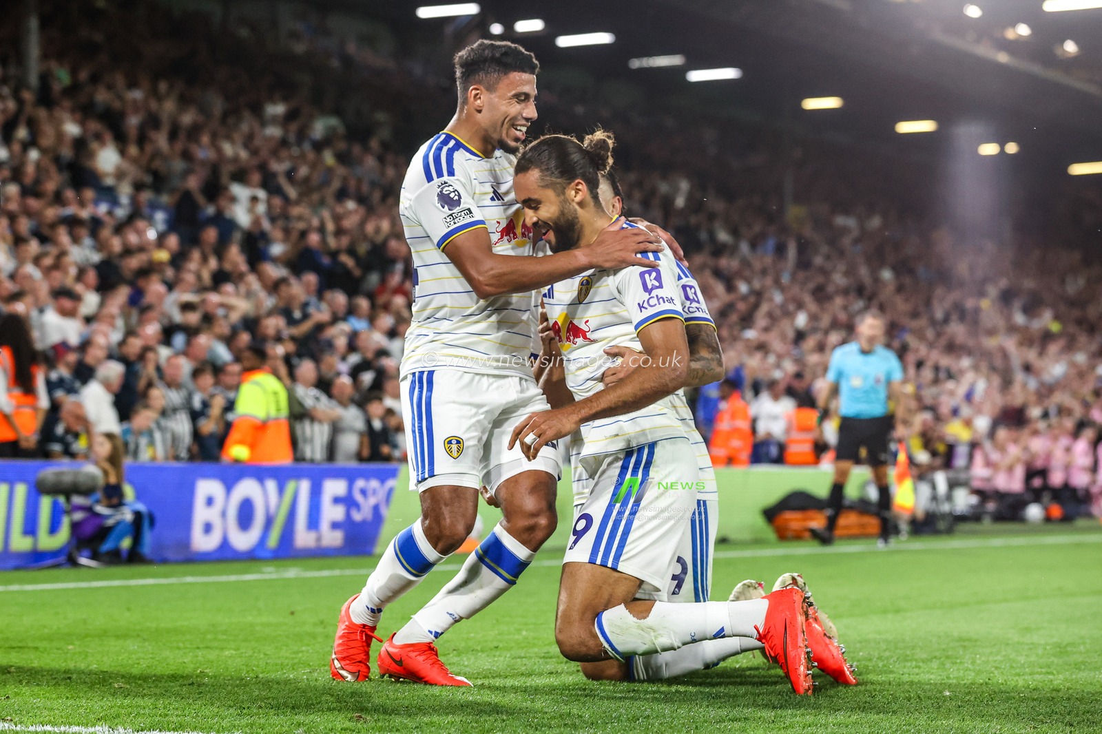 Dominic Calvert-Lewin of Leeds United celebrates his goal to make it 2-0 during the Premier League match Leeds United vs Newcastle Untied at Elland Road, Leeds, United Kingdom on 14 September 2026

(Photo by Alfie Cosgrove/News Images)
