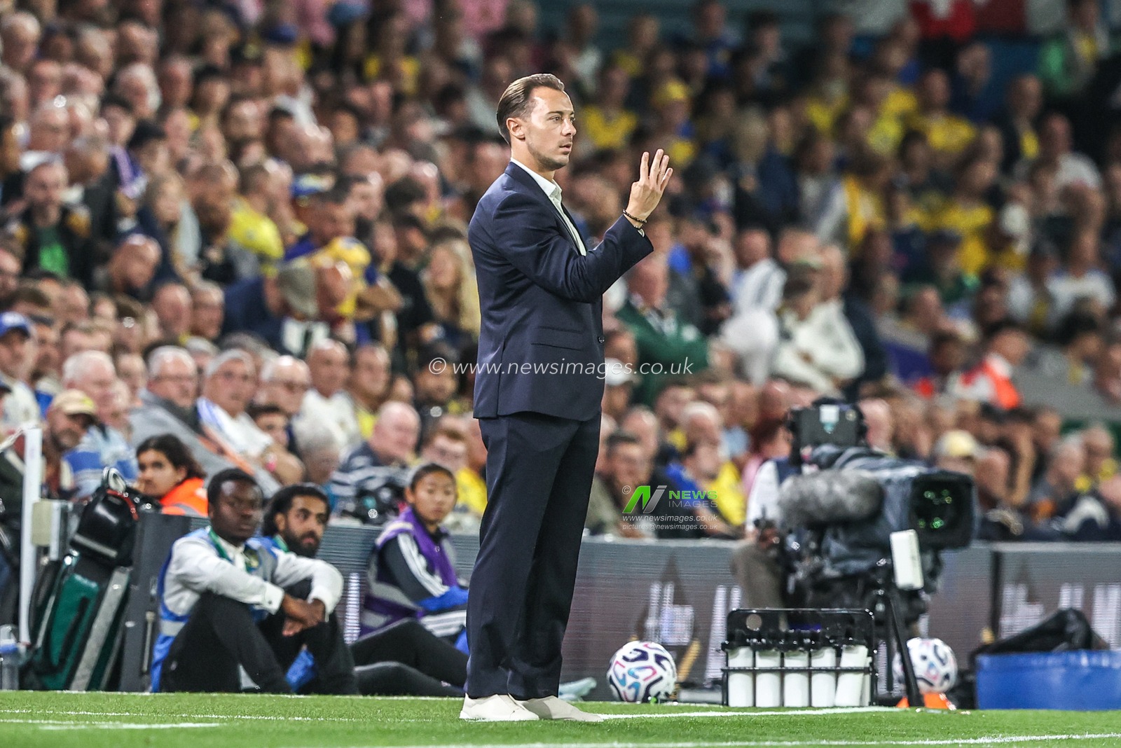 Matthias Jaissle manager of Newcastle United gives his team instructions during the Premier League match Leeds United vs Newcastle Untied at Elland Road, Leeds, United Kingdom on 14 September 2026

(Photo by Alfie Cosgrove/News Images)