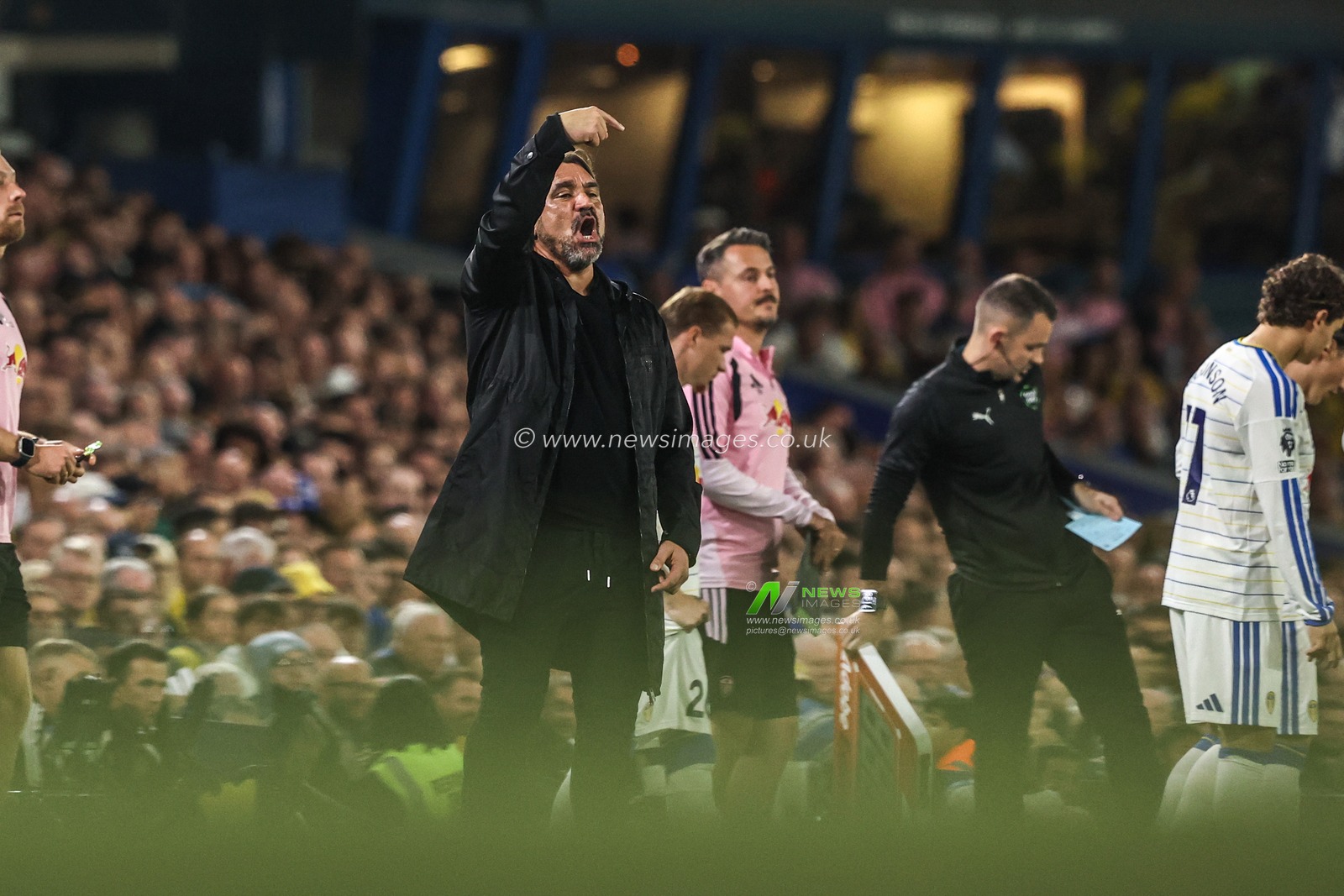 Daniel Farke manager of Leeds United gives his team instructions during the Premier League match Leeds United vs Newcastle Untied at Elland Road, Leeds, United Kingdom on 14 September 2026

(Photo by Alfie Cosgrove/News Images)