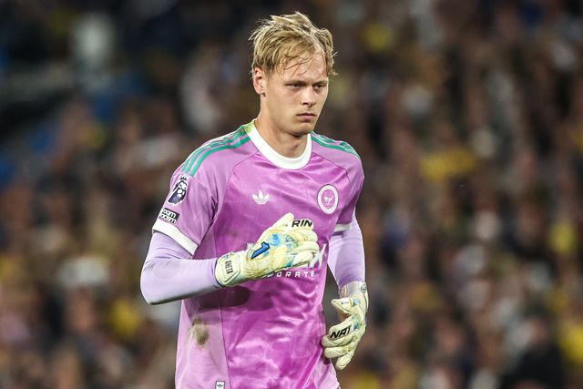 Newcastle United goalkeeper Lukas Hornicek during the Premier League match Leeds United vs Newcastle Untied at Elland Road, Leeds, United Kingdom on 14 September 2026

(Photo by Alfie Cosgrove/News Images)