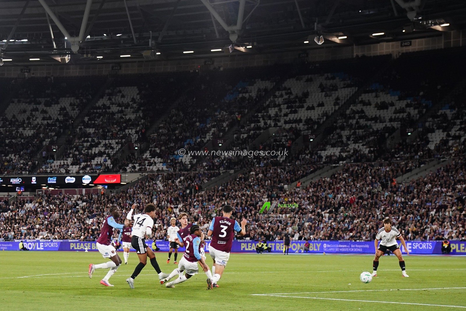 Oscar Bobb of Fulham scores to make it 3-2 during the Carabao Cup round 3 match West Ham United vs Fulham at London Stadium, London, United Kingdom on 15 September 2026

(Photo by Harvey Murphy/News Images)