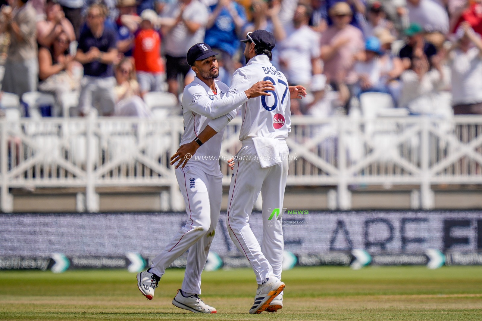 Emilio Gay of England celebrates the wicket of Tom Blundell of New Zealand caught hooking the ball off the bowling off Jofra Archer of England during the 3rd Rothesay Test Match Day 4 match England vs New Zealand at Trent Bridge, Nottingham, United Kingdom on 28 June 2026

(Photo by Maynard Manyowa/News Images)