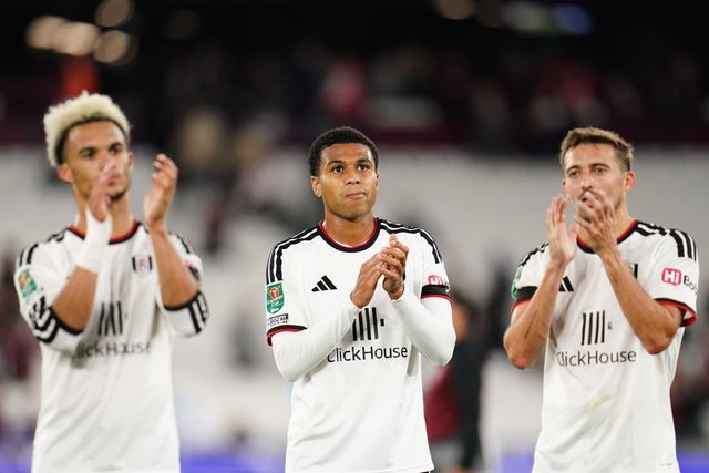 Fulham players applaud away support at full time during the Carabao Cup round 3 match West Ham United vs Fulham at London Stadium, London, United Kingdom on 15 September 2026

(Photo by Harvey Murphy/News Images)
