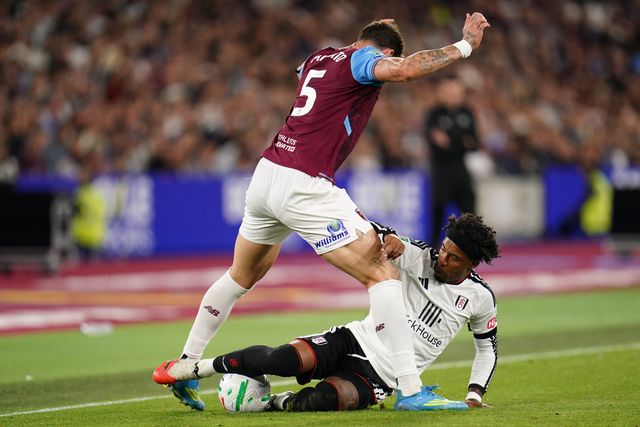 Kevin of Fulham attempts to win ball off Morato of West Ham United during the Carabao Cup round 3 match West Ham United vs Fulham at London Stadium, London, United Kingdom on 15 September 2026

(Photo by Harvey Murphy/News Images)