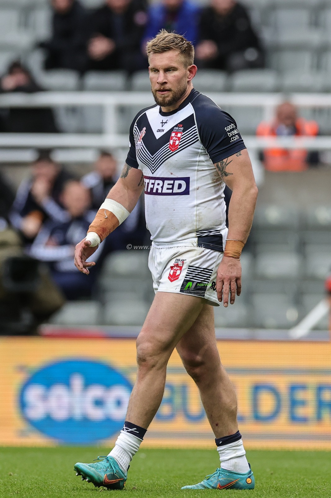 Mike Cooper of England during the Rugby League World Cup 2021 match England vs Samoa at St. James's Park, Newcastle, United Kingdom, 15th October 2022

(Photo by Mark Cosgrove/News Images)