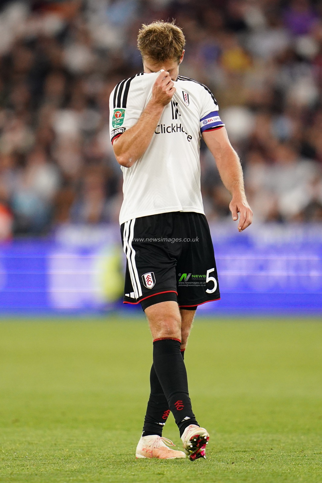 Joachim Andersen of Fulham during the Carabao Cup round 3 match West Ham United vs Fulham at London Stadium, London, United Kingdom on 15 September 2026

(Photo by Harvey Murphy/News Images)