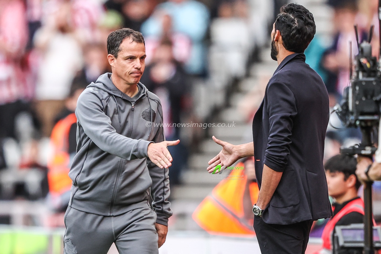 Regis Le Bris manager of Sunderland shakes hands with Alvaro Arbeloa manager of Fulham after the game during the Premier League match Sunderland vs Fulham at Stadium Of Light, Sunderland, United Kingdom on 30 August 2026

(Photo by Alfie Cosgrove/News Images)