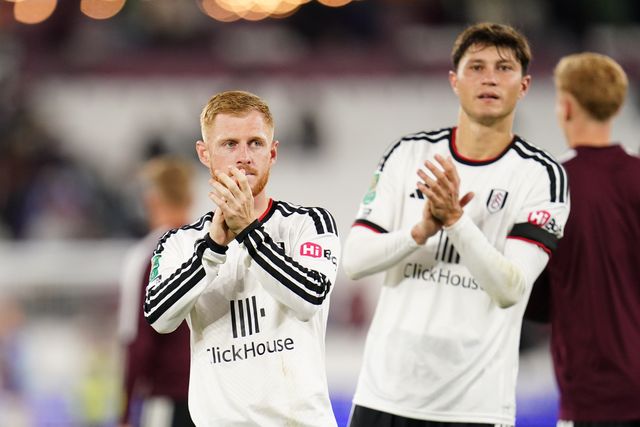 Harrison Reed of Fulham applauds away support at full time during the Carabao Cup round 3 match West Ham United vs Fulham at London Stadium, London, United Kingdom on 15 September 2026

(Photo by Harvey Murphy/News Images)