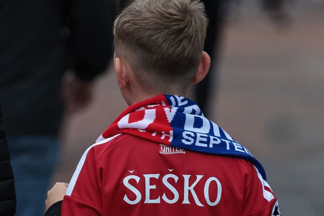 A young United fan wearing a half and half scarf along with a Benjamin Sesko of Manchester United shirt during the Carabao Cup round 3 match Manchester United vs Brighton & Hove Albion at Old Trafford, Manchester, United Kingdom on 16 September 2026

(Photo by Mark Cosgrove/News Images)