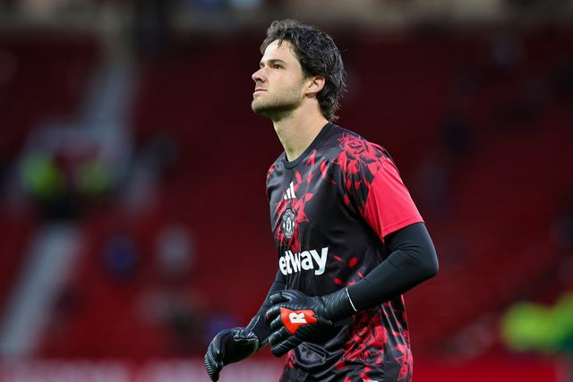 Manchester United goalkeeper Senne Lammens in the pregame warmup session  during the Carabao Cup round 3 match Manchester United vs Brighton & Hove Albion at Old Trafford, Manchester, United Kingdom on 16 September 2026

(Photo by Mark Cosgrove/News Images)