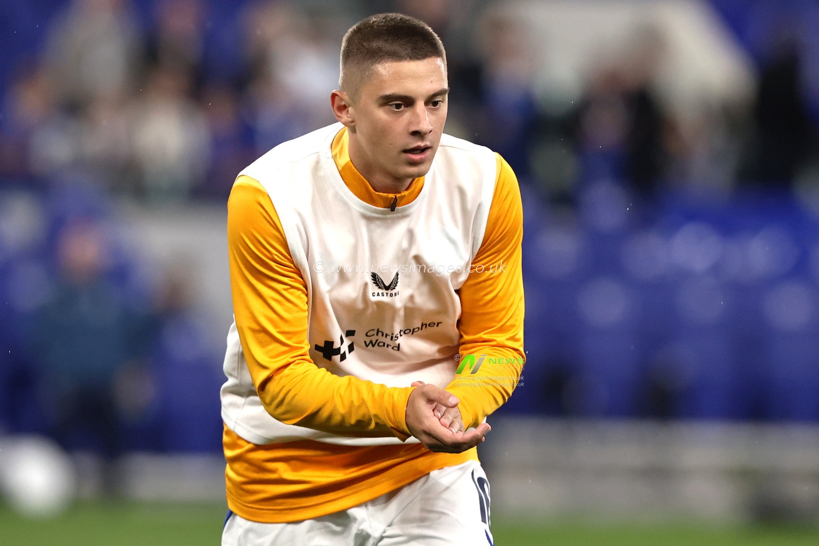 Vitaliy Mykolenko of Everton in the pregame warmup session during the Carabao Cup round 3 match Everton vs Wolverhampton Wanderers at Hill Dickinson Stadium, Liverpool, United Kingdom on 16 September 2026

(Photo by Alfie Cosgrove/News Images)