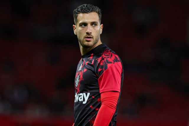 Diogo Dalot of Manchester United in the pregame warmup session  during the Carabao Cup round 3 match Manchester United vs Brighton & Hove Albion at Old Trafford, Manchester, United Kingdom on 16 September 2026

(Photo by Mark Cosgrove/News Images)