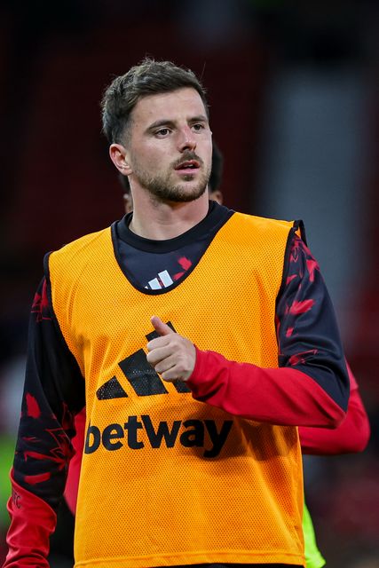 Mason Mount of Manchester United in the pregame warmup session  during the Carabao Cup round 3 match Manchester United vs Brighton & Hove Albion at Old Trafford, Manchester, United Kingdom on 16 September 2026

(Photo by Mark Cosgrove/News Images)