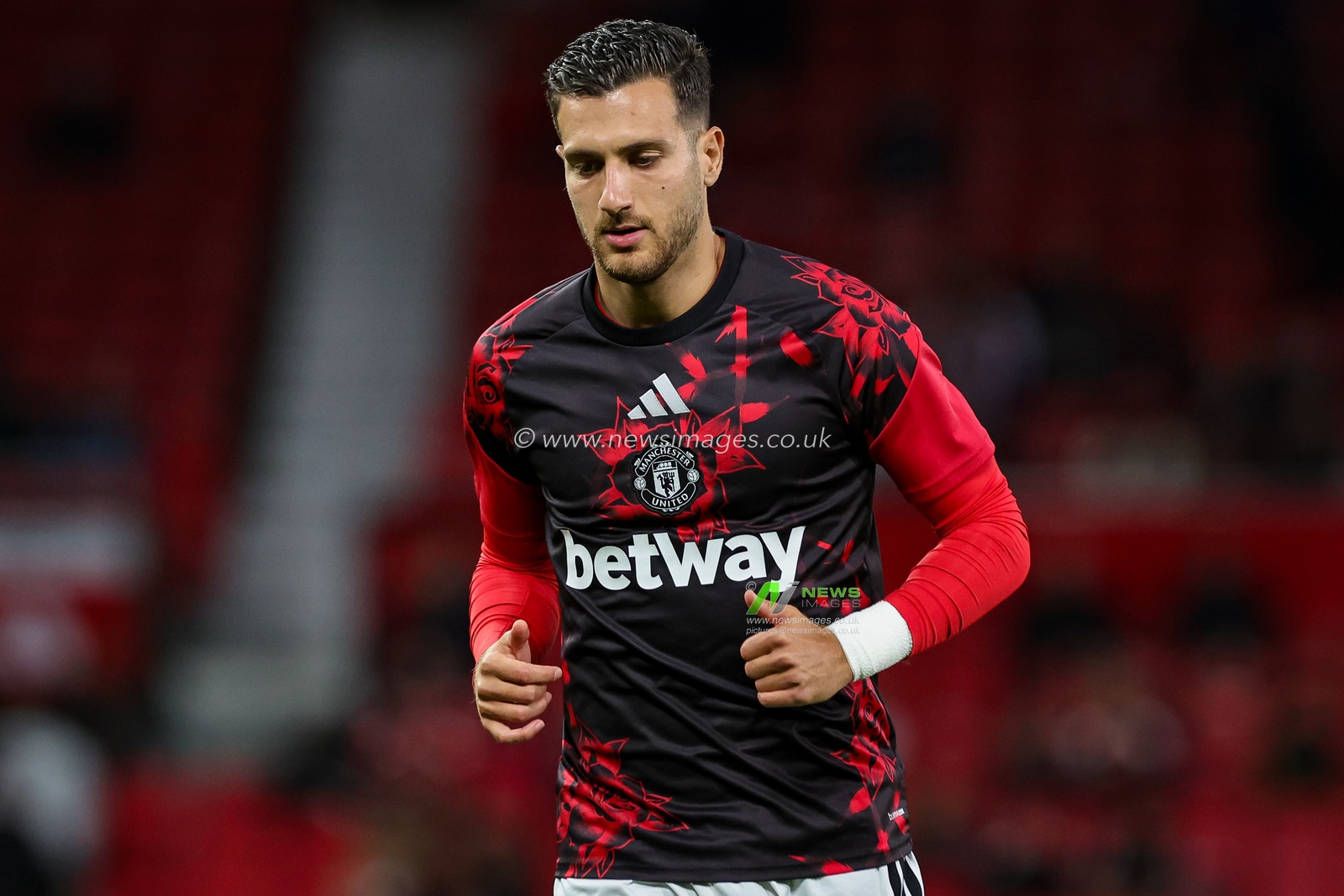 Diogo Dalot of Manchester United in the pregame warmup session  during the Carabao Cup round 3 match Manchester United vs Brighton & Hove Albion at Old Trafford, Manchester, United Kingdom on 16 September 2026

(Photo by Mark Cosgrove/News Images)
