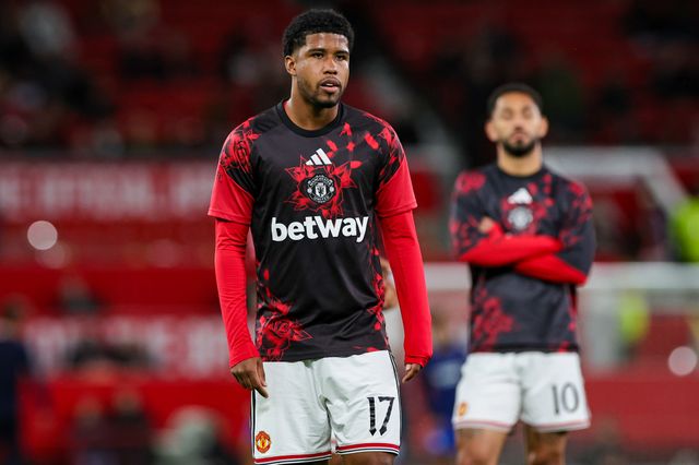 Andrey Santos of Manchester United in the pregame warmup session  during the Carabao Cup round 3 match Manchester United vs Brighton & Hove Albion at Old Trafford, Manchester, United Kingdom on 16 September 2026

(Photo by Mark Cosgrove/News Images)