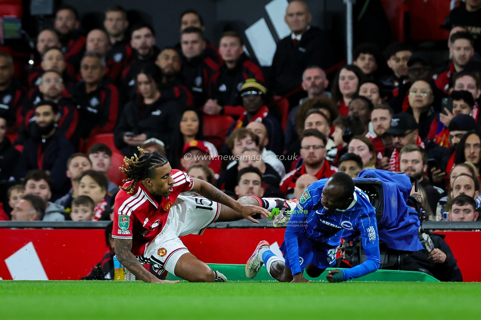 Leny Yoro of Manchester United fouls Malick Yalcouye of Brighton & Hove Albion during the Carabao Cup round 3 match Manchester United vs Brighton & Hove Albion at Old Trafford, Manchester, United Kingdom on 16 September 2026

(Photo by Mark Cosgrove/News Images)